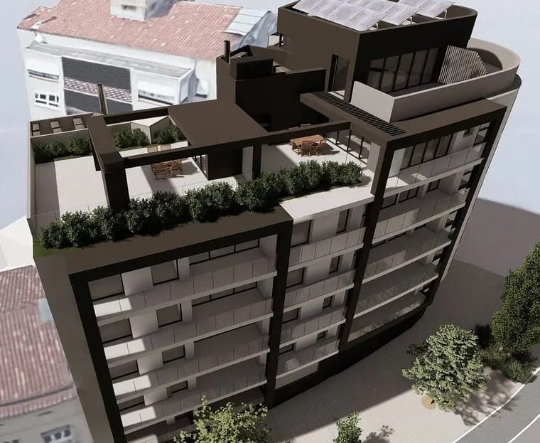 Визуализация жилого комплекса — общий вид нового многоквартирного дома с террасами и современным архитектурным дизайном.