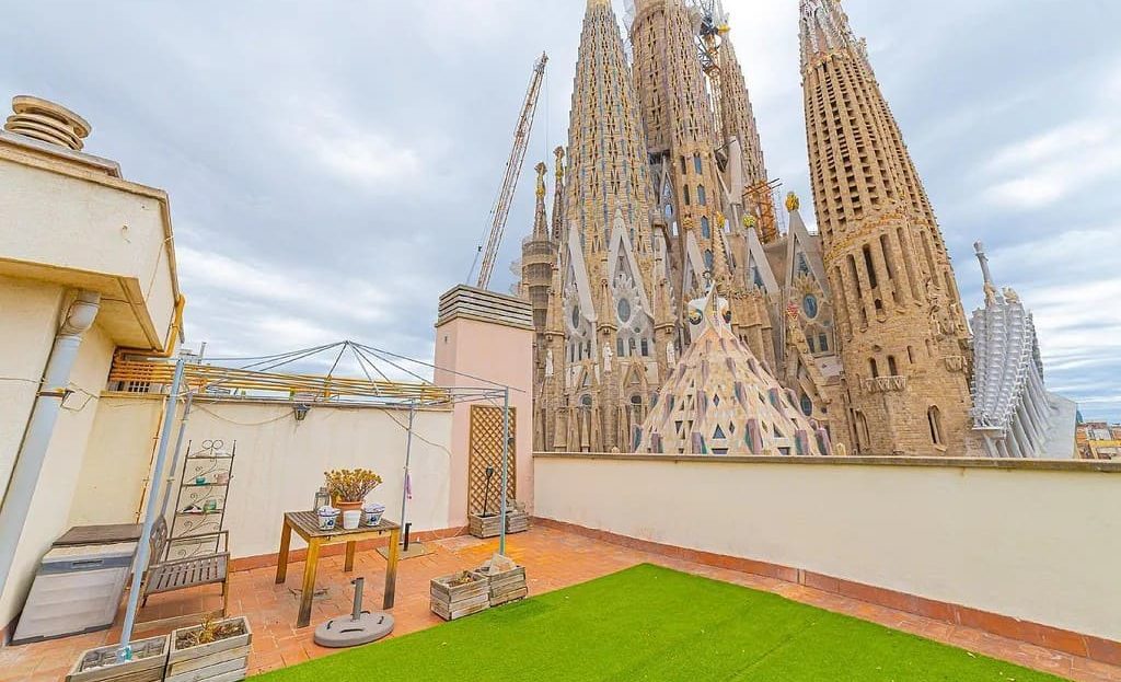 Терраса пентхауса с прямым видом на Саграда Фамилия