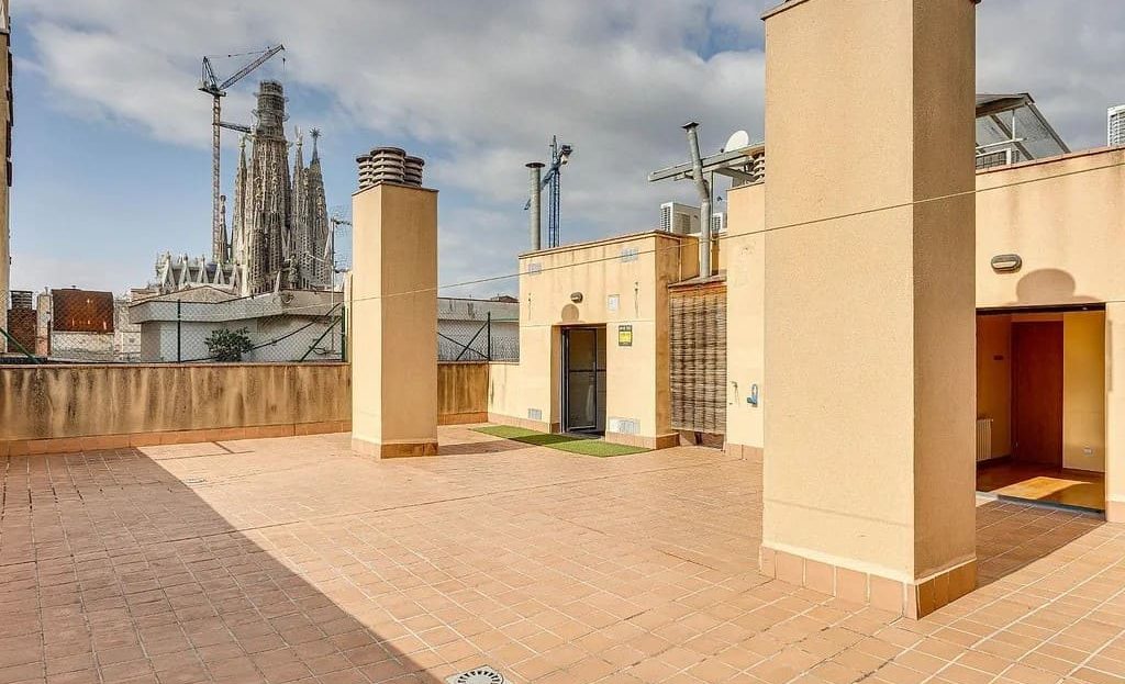Южная терраса пентхауса с панорамным видом на Саграда Фамилия