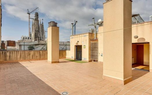 Южная терраса пентхауса с панорамным видом на Саграда Фамилия