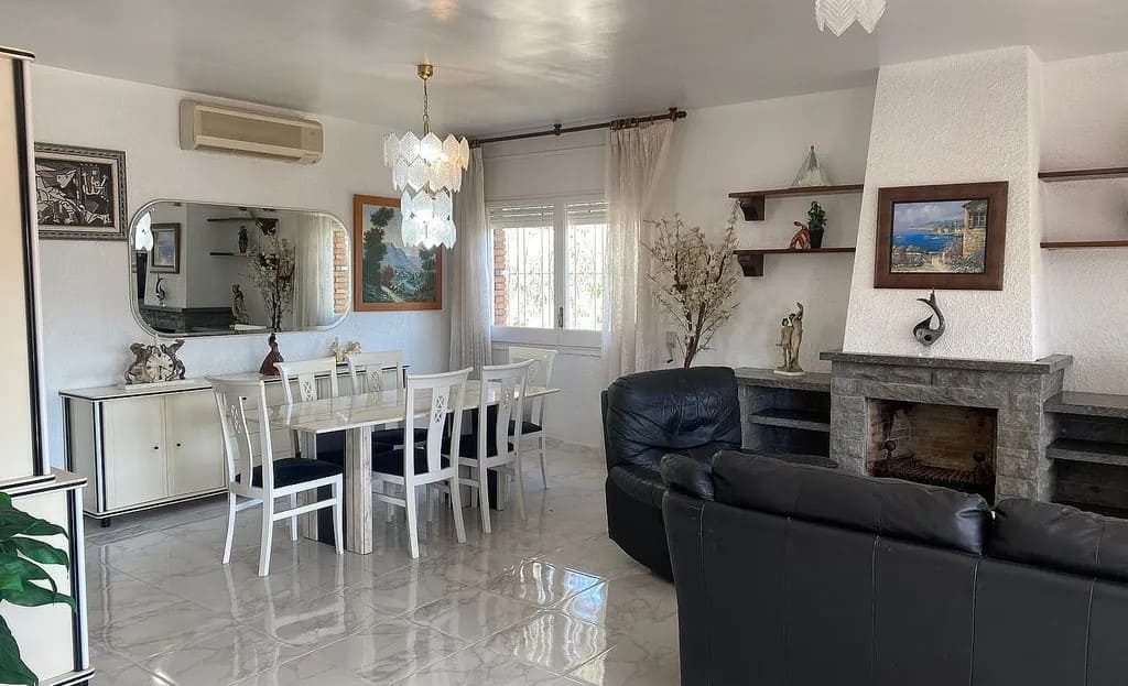 Гостиная-столовая с выходом на террасу