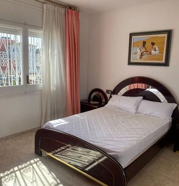 Вторая спальня с большой кроватью