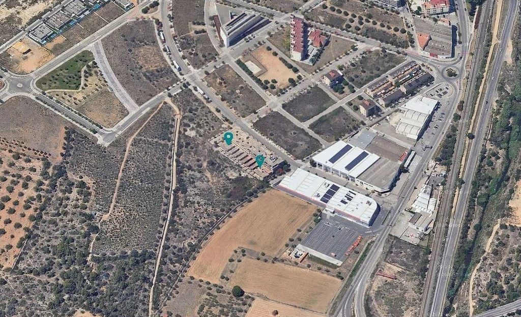 Аэрофотоснимок территории вокруг объекта, видна дорожная инфраструктура и застройка.