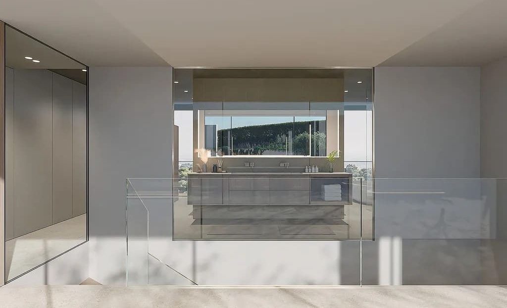 Внутренний переход и галерея с видом на гостиную и панорамные окна