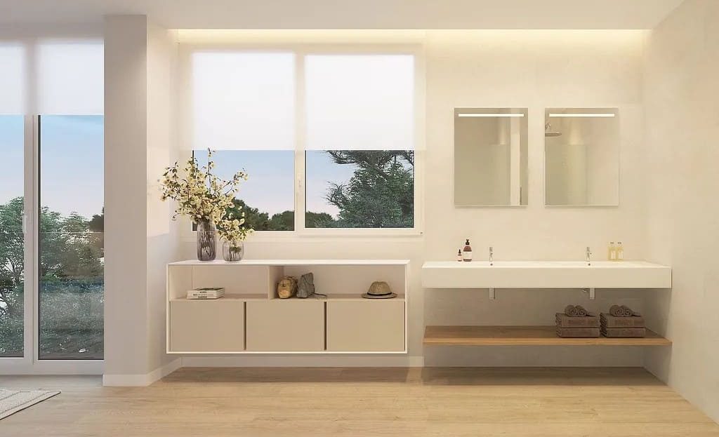 Ванная комната с двойной раковиной и современной отделкой