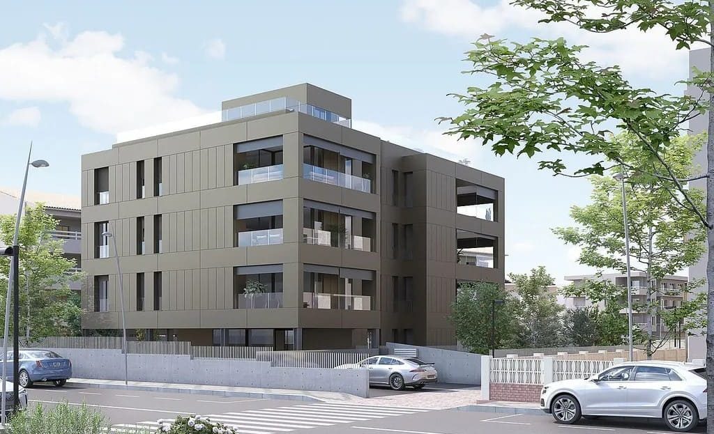 Современное жилое здание с парковочной зоной и зелёными насаждениями