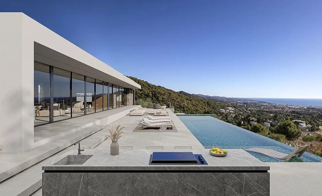 Терраса с инфинити-бассейном и панорамным видом на море, проект нового дома.