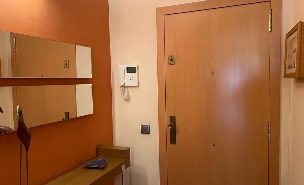 Прихожая пентхауса с встроенной мебелью