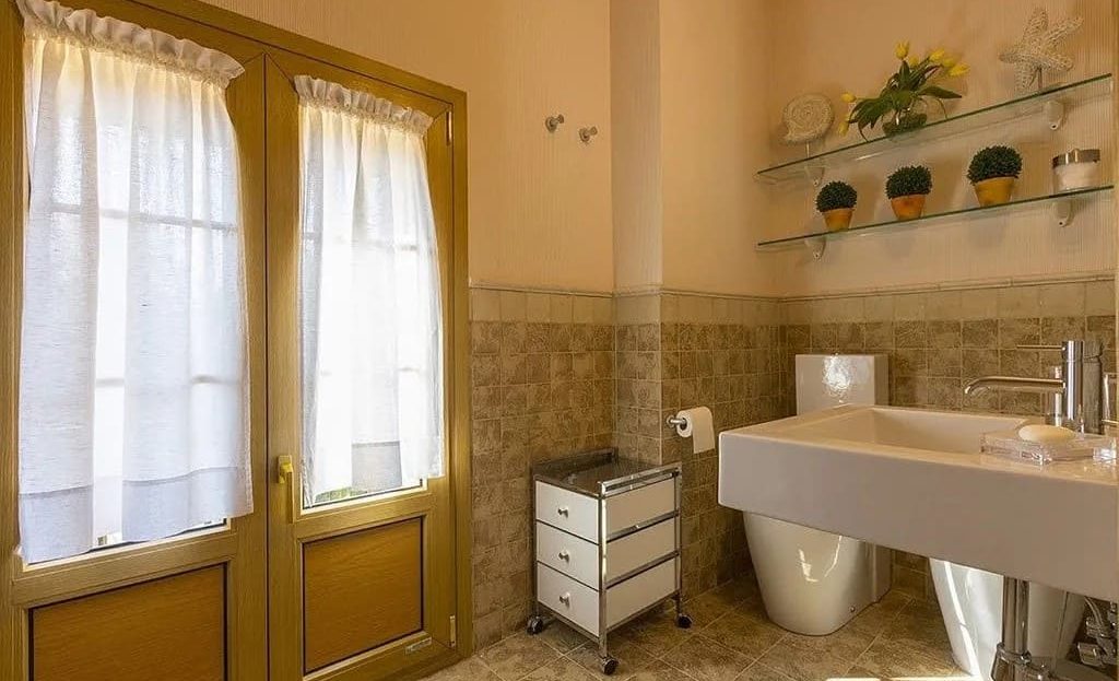 Вид на территорию поместья с крыши основного здания