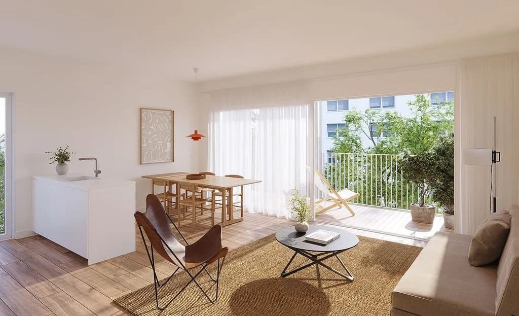 Гостиная с выходом на террасу в современной новостройке