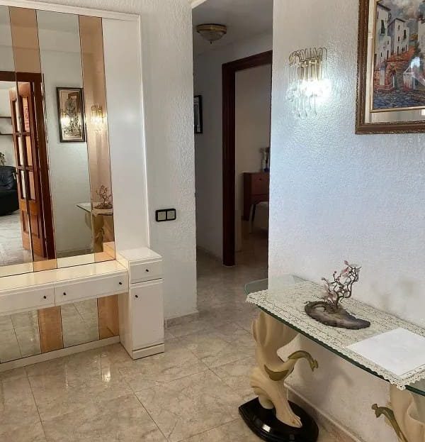 Прихожая и коридор первого этажа виллы