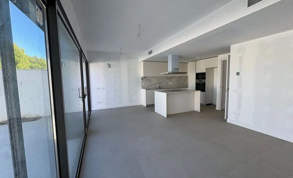 Современная кухня-гостиная в новом доме El Dorado