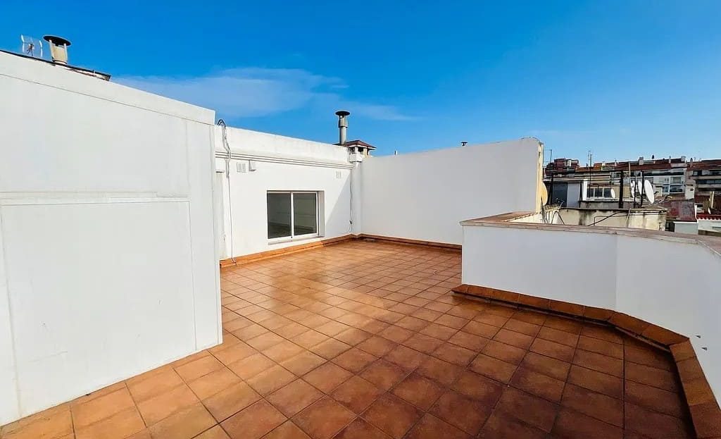 Угловая терраса пентхауса с отличной инсоляцией