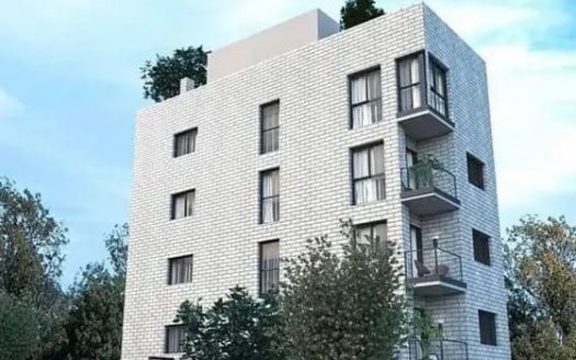 Визуализация жилого здания с нескольких ракурсов с балконами и зелёными зонами.