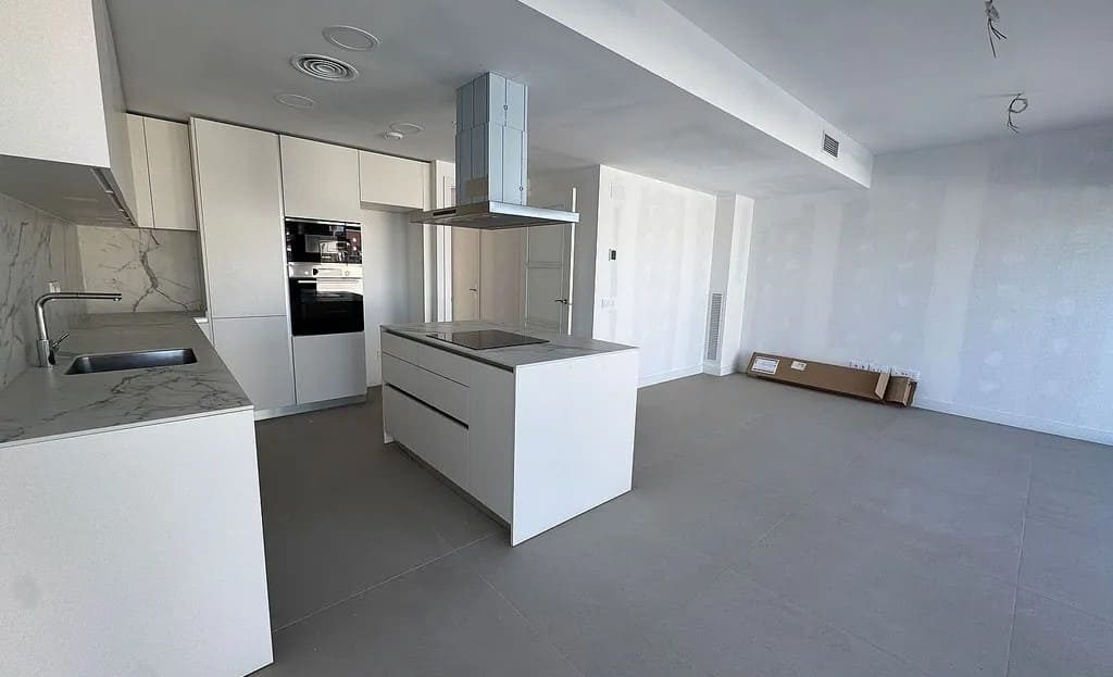 Открытая планировка кухни и гостиной в новостройке