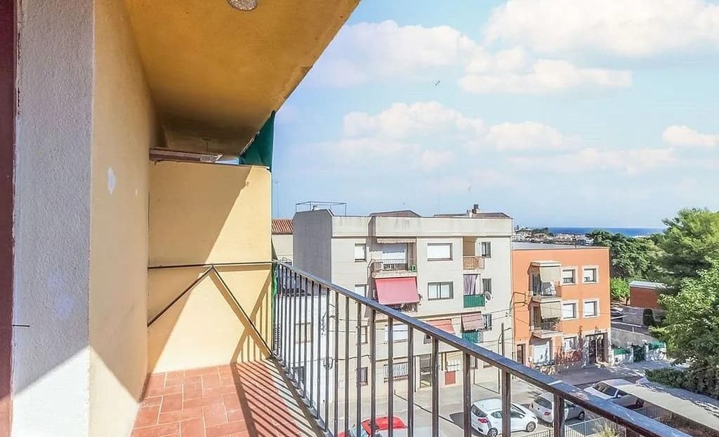 Балкон квартиры с видом на город