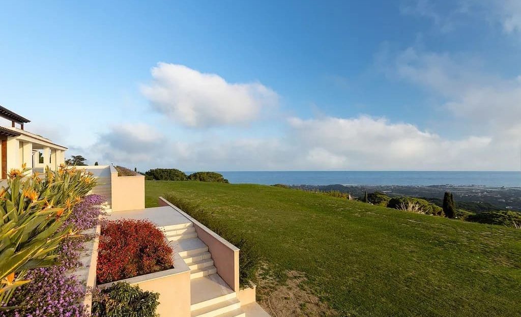 Терраса с панорамным видом на море и побережье Маресме.