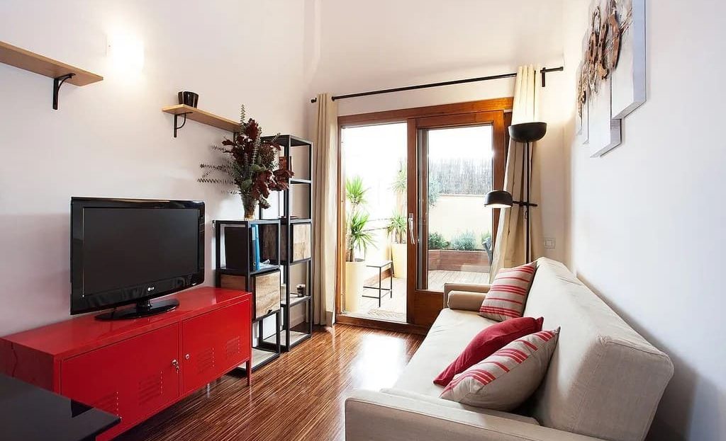 Гостиная с зоной отдыха и выходом на террасу