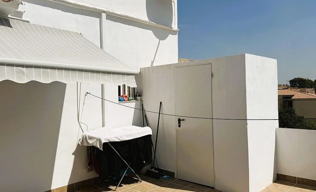 Терраса с хозяйственной зоной и местом для хранения