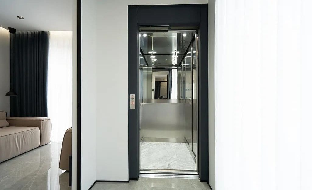 Лифт внутри виллы, доступ на все этажи.