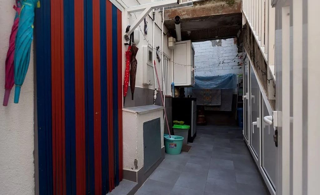 Внутренний дворик с хозяйственной зоной и кладовым пространством.