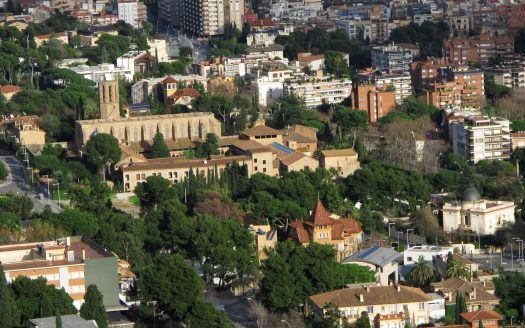 Панорамный вид на район Педральбес в Барселоне