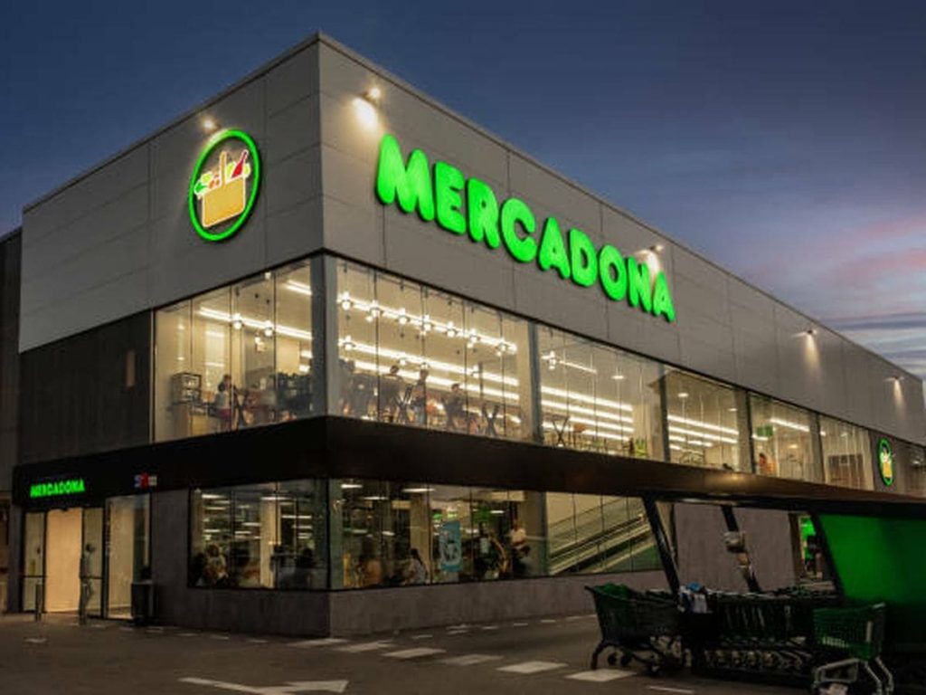 Готовый арендный бизнес в Барселоне с сетевым арендатором