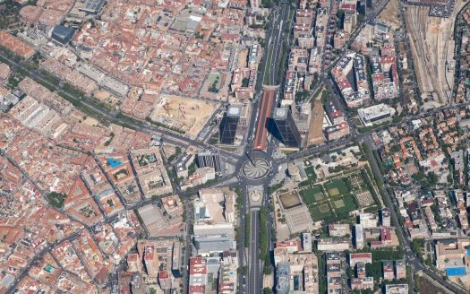 Коммерческая и индустриальная земля в Испании: отели, склады и дата-центры